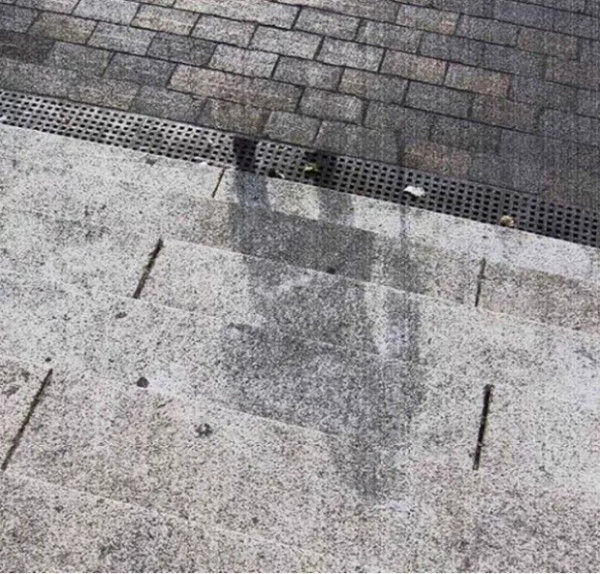 "Bóng tối" của một nạn nhân Hiroshima sau vụ nổ bom hạt nhân.