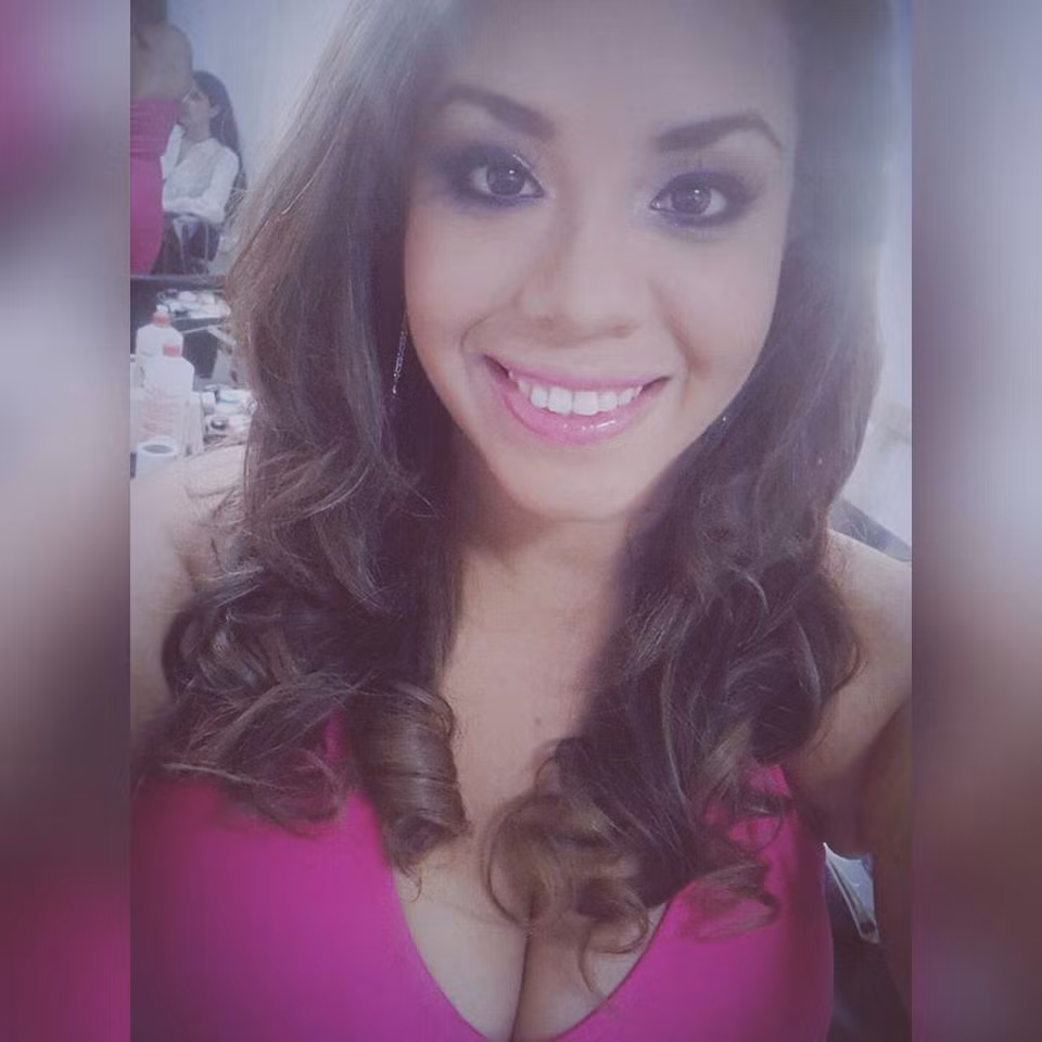 Theo thông được của một số báo chí nước ngoài cung cấp, Mirella Paz Baylon đang là một sinh viên của trường Kiến Trúc. Sở hữu thân hình tròn trịa, số đo 3 vòng của cô nằm ngoài quy chuẩn chung nhưng thật bất ngờ, Ban giám khảo lại bị thuyết phục bởi chính vẻ đẹp tự nhiên vốn có và sự tự tin đặc biệt của cô gái trẻ trong các vòng sơ tuyển.