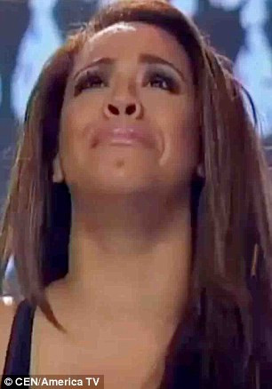 Ngay khi nghe công bố kết quả, người đẹp thừa cân , Mirella Paz Baylon không thể kìm được sự xúc động, niềm hạnh phúc vỡ òa trong những giọt nước mắt vì sung sướng.