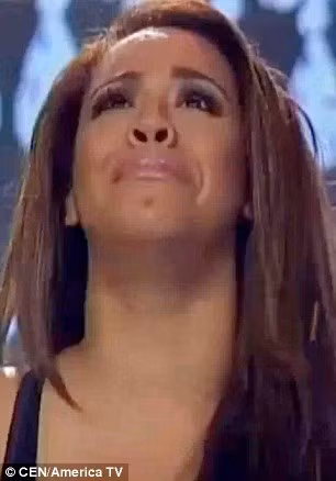 Ngay khi nghe công bố kết quả, người đẹp thừa cân , Mirella Paz Baylon không thể kìm được sự xúc động, niềm hạnh phúc vỡ òa trong những giọt nước mắt vì sung sướng.