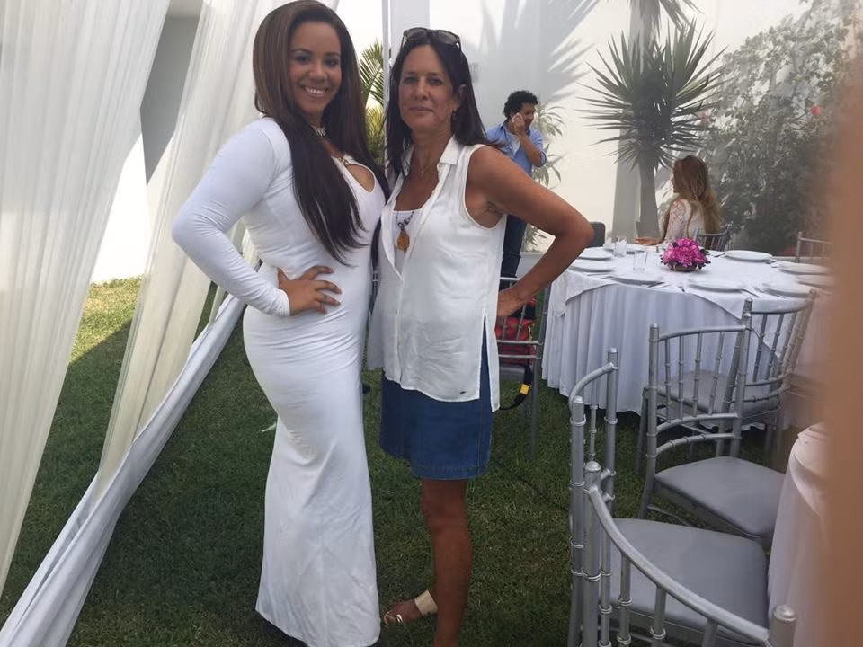 Tuy nhiên, số đông mọi người đều ủng hộ cô sinh viên trường kiến trúc, Mirella Paz Baylon vì chính sự tự tin và bản lĩnh trong tâm hồn của nàng hot girl 19 tuổi. Đó là điều đáng quý nhất mà không phải cô gái nào cũng sở hữu. Ảnh: Nguồn: Ảnh CEN và Dailymail.