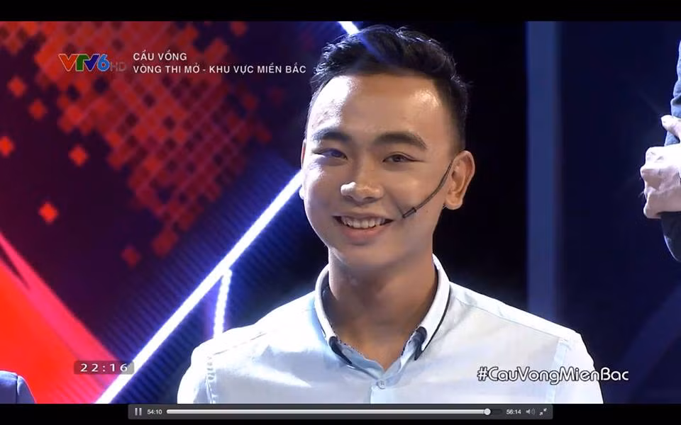 Bén duyên với nghề MC sau một lần “dẫn chữa cháy” tại công viên nước, 9X Phan Anh (SN 1994) đã đánh dấu sự trưởng thành của mình bằng những thành tích đáng khích lệ: Top 10 SPEAK UP, Top 12 Cầu Vồng 2015, MC của MChannel - VTVcab15.