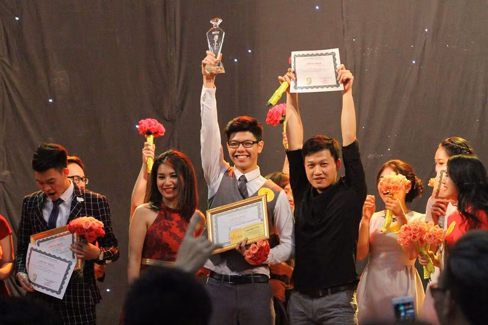 MC Trần Ngọc của VTV3 từng nhận xét AMC là CLB MC sinh viên chất lượng nhất Hà Nội. Đúng như danh hiệu “lò luyện MC chất nhất Hà thành”, những gương mặt tiêu biểu “tài sắc vẹn toàn” đều tụ hội tại ngôi nhà chung này, bởi họ đều có chung niềm đam mê cháy bỏng với nghề “làm dâu trăm họ”.