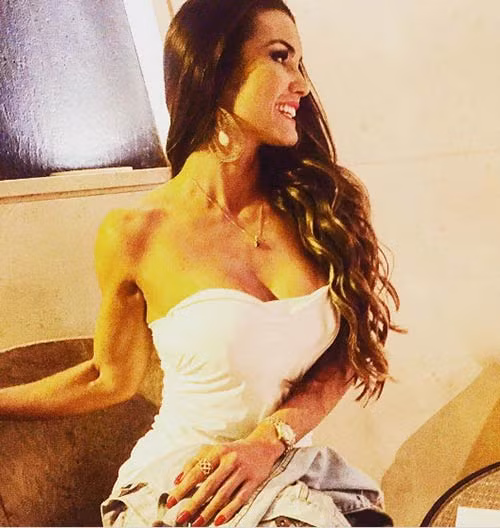 Theo Carol, những gì trên mạng xã hội chỉ là tương tác qua lại. Messi là người công chúng nên càng phải có sự tương tác. “Antonella quá ghen tuông, còn Messi thì nhu nhược.”