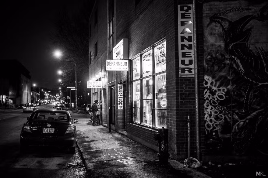 Bộ ảnh tưởng chừng như không hề đặc sắc, nhưng lại được đánh giá cao bởi tính nhân văn. Ngay cả khi cuộc sống con người có bao điều khó khăn, thì tình yêu luôn tồn tại ở mọi nơi, mọi ngõ ngách xuất hiện con người sinh sống.