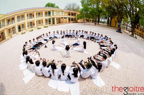 Các teen 12 đang tranh thủ những quãng thời gian ngắn ngủi còn lại để lưu lại những bức hình, những kỷ niệm đẹp nhất của tuổi mực tím ngây thơ, trong sáng.