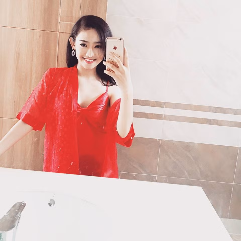 Lần sửa răng mới đây của Thúy Vi thể hiện quyết tâm muốn thay đổi hoàn toàn, “nâng cấp” nhan sắc lên một “tầm cao” mới.