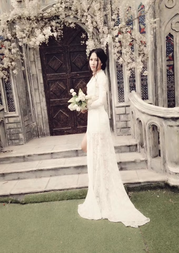 Nhưng với hành động công khai mối quan hệ mới trên Facebook, việc hot hot girl chuyển giới Trâm Anh "lấy chồng", kết hôn được nhiều dân mạng cho rằng hoàn toàn có thể xảy ra trong thời gian tới. Và nếu Trâm Anh "lấy chồng" thật, đây sẽ là một thông tin thực sự dễ gây sốc với những người quan tâm đến cuộc sống của cô.