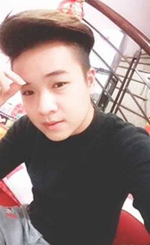 Anh chàng bảnh trai có tên là Tuấn Phong này đang được nhiều người dự đoán là bạn trai mới, "chồng tương lai" của Trâm Anh. Hiện tại ngoài bài đăng về mối quan hệ mới trên Facebook, cả Trâm Anh và Tuấn Phong đều chưa tiết lộ gì thêm. Cũng không ngoại trừ khả năng việc treo thông báo "Đã kết hôn" giữa hai người chỉ đơn giản là một trò đùa trên Facebook...