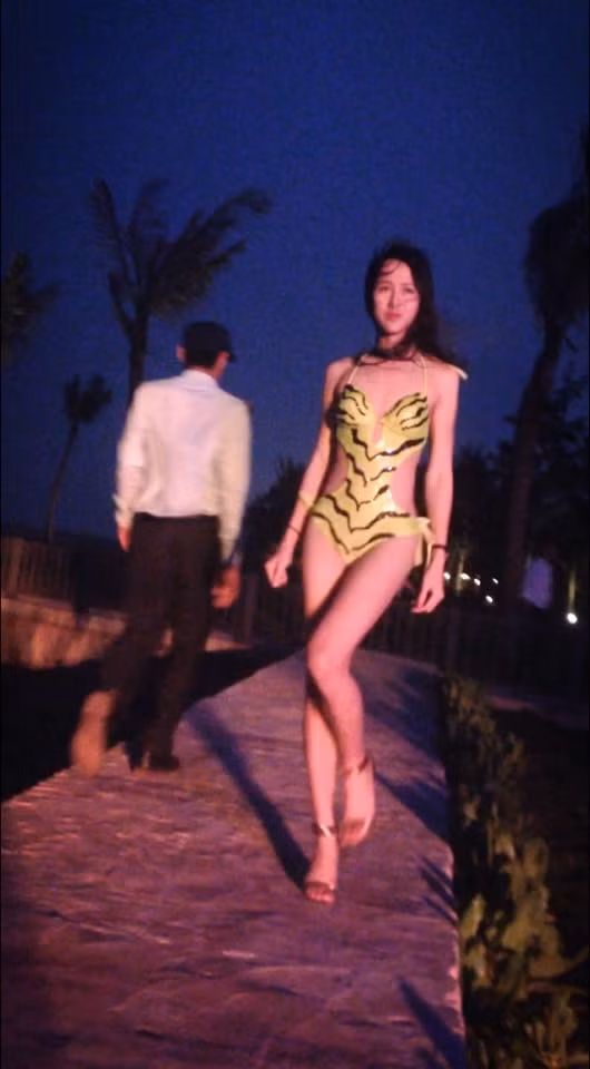 Quả thật, từ khi mới ra tù, mỹ nhân chuyển giới một thời - Trâm Anh được rất nhiều người quan tâm, tìm kiếm thông tin. Từng tiết lộ sẽ quyết tâm "làm ăn chân chính", nhưng cách đây mới vài ngày, Trâm Anh đã khiến không ít người thất vọng khi để lộ ảnh đi là gái bar, trình diễn múa cột.