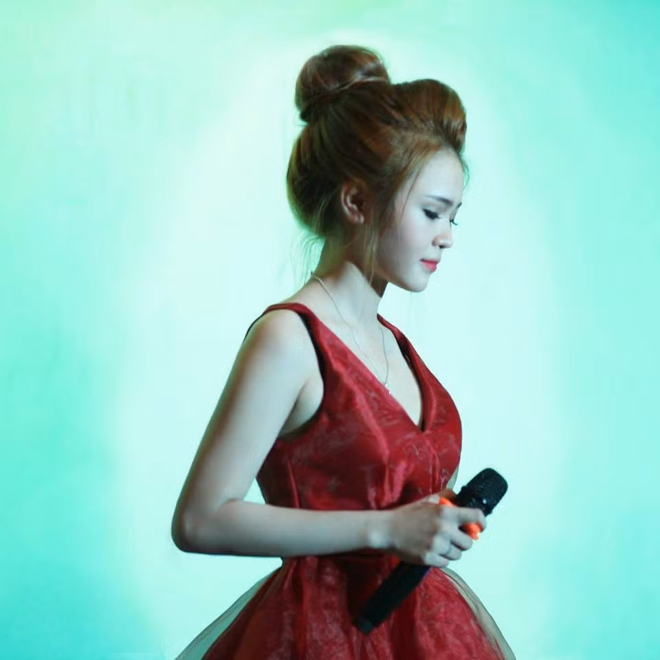 Tuy chiều cao khiếm tốn nhưng gương mặt thanh tú và nét biểu cảm rát tự nhiên đã giúp Như Thơ chiếm được thiện cảm của nhiều fan hâm mộ. Ảnh: FBNV.