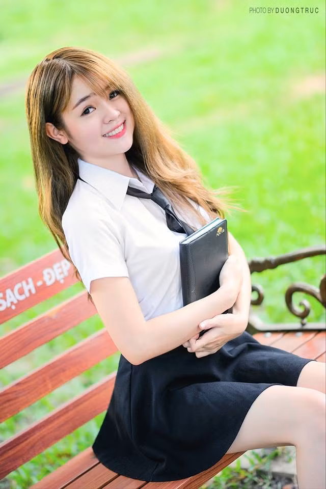 Chủ đề chiều cao của của nữ sinh Phú Yên luôn bị bạn bè trêu chọc. Cô thường bị gọi với biệt danh "nấm lùn". Chiều cao của Như Thơ là thế nhưng cô bạn lại đang hẹn hò với anh chàng việt kiều Na Uy cao 1m9. Ảnh: Dương Trực.