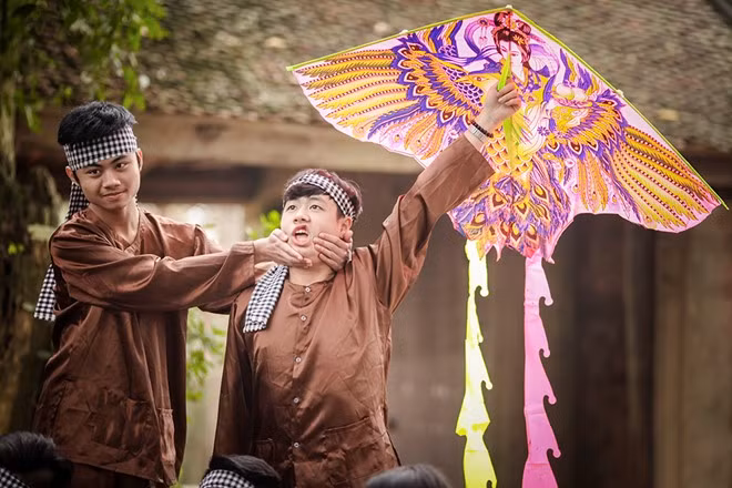 Chăn trâu, cắt cỏ hay thả diều đã quá thân thuộc với những học trò miền quê. Nhưng với giới trẻ thành phố, đây là trò chơi mang màu sắc dân gian mà họ không có nhiều cơ hội tiếp xúc.