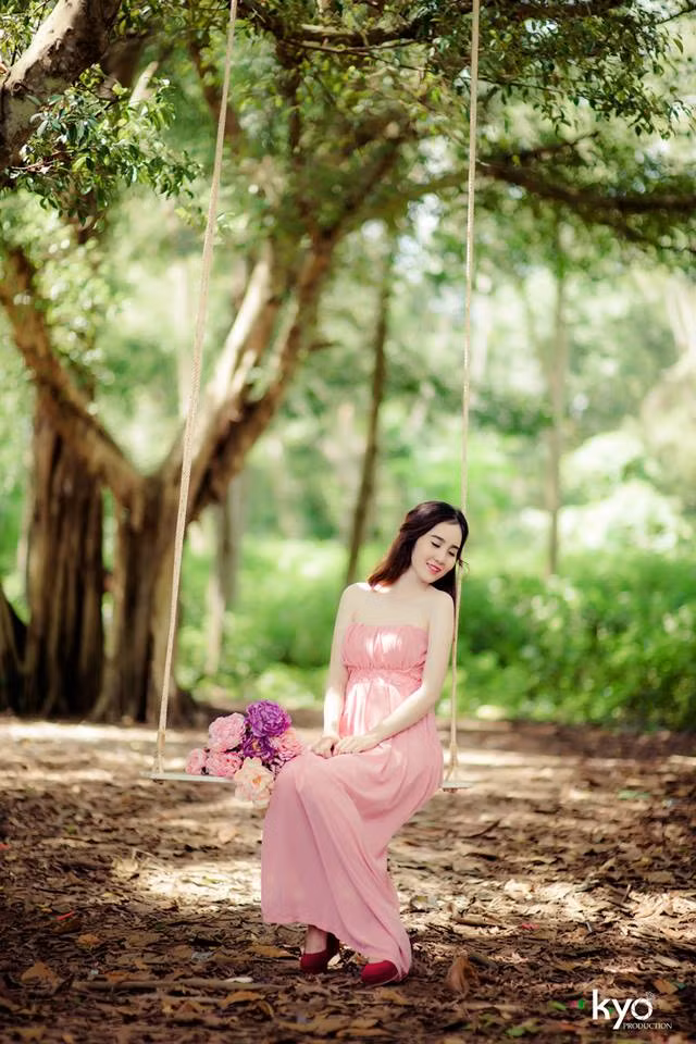 Được biết, công việc giáo viên mà Kiều Trang lựa chọn là do định hướng của gia đình từ nhỏ, do chiều lòng cha mẹ nên cô nàng buộc lòng phải theo nghiệp giảng dạy, thực chất Kiều Trang có đam mê lớn nhất với kinh doanh và nghệ thuật. Ảnh: Kyo.