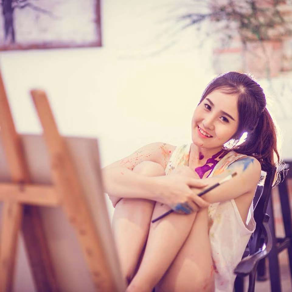 Đó là khoảng thời gian tồi tệ, ám ảnh cô giáo 9X đến tận bây giờ. Nhưng có lẽ chính vì điều đó đã tôi luyện cho Kiều Trang cá tính mạnh mẽ, bản lĩnh như hiện tại.