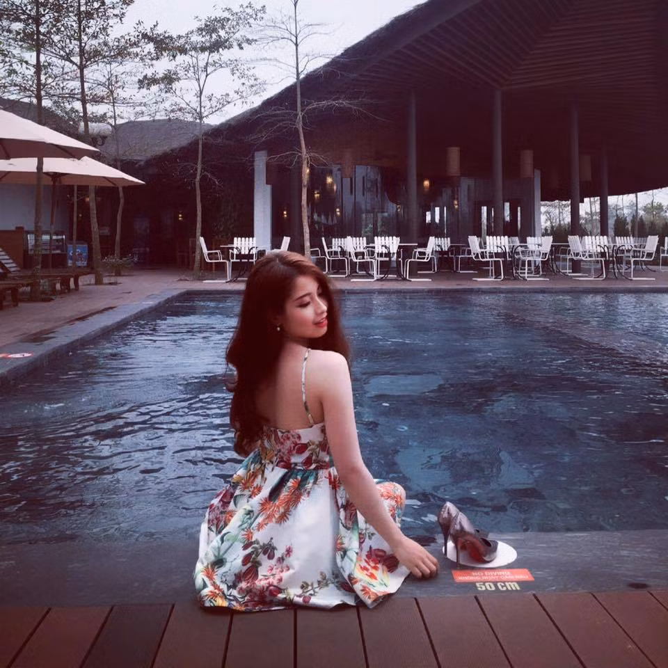 Sức hút của cô nàng càng tăng lên sau lần xuất hiện bên Hữu Công và những tin đồn mà dân tình đang truyền tai nhau trong suốt những ngày gần đây.