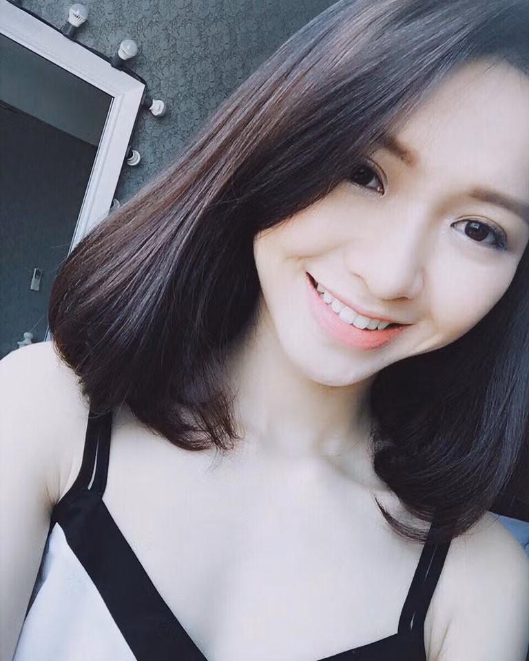 Theo tìm hiểu, cô gái Việt chụp ảnh của Maria Ozawa tên thật là Nguyễn Thanh Tâm, đang sinh sống và làm việc tại Hà Nội.