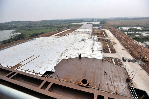 Năm 1998 Varyag được bán cho Trung Quốc với giá 20 triệu USD để chuyển đổi nó thành một trung tâm giải trí nổi; đồng thời Kiev bàn giao cho người mua tất cả các tài liệu về chế tạo lớp tàu này cho phía Trung Quốc. Nhưng khi về đến Trung Quốc, Varyag đã được chuyển đổi mục đích, cải tạo để trở thành tàu sân bay đầu tiên của Trung Quốc và được đặt tên là Liêu Ninh; tàu được đưa vào sử dụng năm 2012.