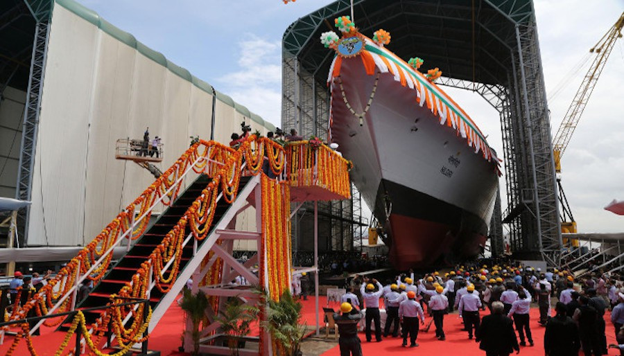 Ông R. Singh đưa ra tuyên bố này hôm 28/9 trong buổi lễ hạ thủy tàu khu trục tàng hình đầu tiên của loạt 7 chiếc được chế tạo cho Hải quân Ấn Độ thuộc khuôn khổ Dự án 17A (P-17A).