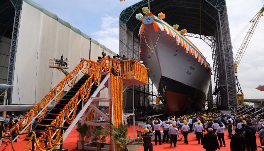 Ông R. Singh đưa ra tuyên bố này hôm 28/9 trong buổi lễ hạ thủy tàu khu trục tàng hình đầu tiên của loạt 7 chiếc được chế tạo cho Hải quân Ấn Độ thuộc khuôn khổ Dự án 17A (P-17A).