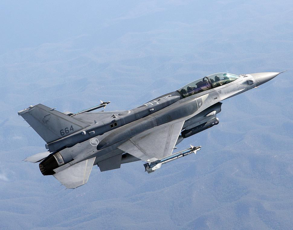 Phiên bản F-16 Block 52 được tích hợp radar mảng pha quét điện tử thụ động (PESA) tiên tiến, động cơ có độ tin cậy cao, độ bền khung thân lớn và chi phí khai thác ở mức khá thấp.