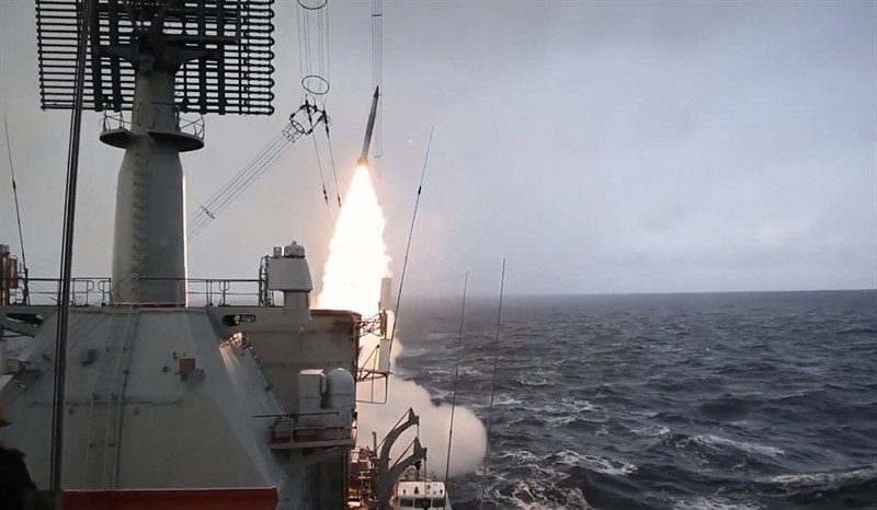 Trước đó, trên Đại Tây Dương, tuần dương hạm Marshal Ustinov cũng đã diễn tập nội dung phòng không để kiểm tra khả năng sẵn sàng sử dụng vũ khí và năng lực kỹ thuật. Tàu Severomorsk thực hiện các bài tập chống ngầm, có sử dụng máy bay trực thăng Kamov Ka-27. Việc biên đội tàu chiến của Hạm đội Phương Bắc đến Syria là hạm đội thứ 2 hiện diện tại Syria sau tàu của Hạm đội Biển Đen đang làm nhiệm vụ chống khủng bố quốc tế tại quốc gia này.