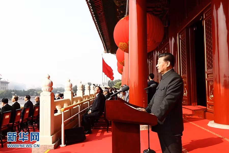 Lễ duyệt binh Quốc khánh Trung Quốc được tổ chức vào ngày 1/10 có quy mô lớn chưa từng thấy về số lượng thiết bị quân sự mới. Trên báo Sputnik, chuyên gia quân sự Nga Vasily Kashin đã bình luận rằng, quy mô, số lượng vũ khí được trình diễn trong cuộc duyệt binh của Bắc Kinh cho thấy rằng, quân đội Trung Quốc đạt đến một cấp độ phát triển mới và đang sở hữu một số loại vũ khí độc đáo có một không hai trên thế giới.