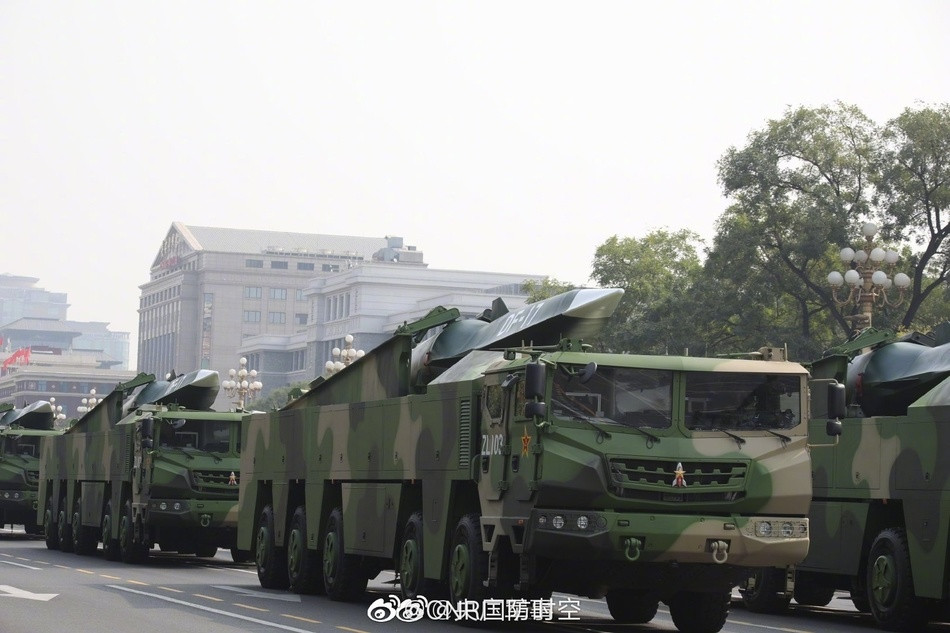 Đây là lần thứ hai sau buổi trình diễn tại thao trường Zhuzhihe, Trung Quốc giới thiệu phiên bản cập nhật của tên lửa đạn đạo liên lục địa hạng nhẹ DF-31AG. Tên lửa này cũng có khả năng mang mấy đầu đạn được dẫn hướng riêng với 3 đơn vị chiến đấu. Nhờ việc thành lập các lữ đoàn với tên lửa loại này, kho vũ khí hạt nhân của Trung Quốc sẽ phát triển rất nhanh.