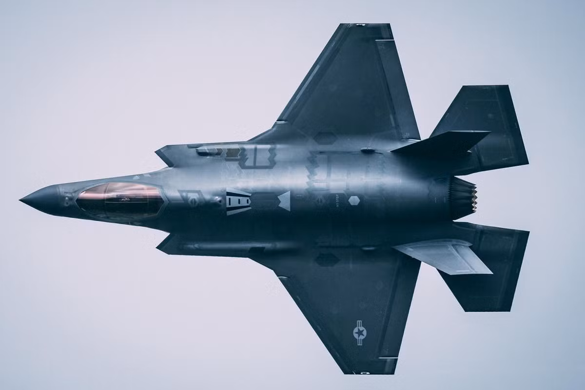 Thực ra từ trước đến nay biện pháp phát hiện chiến đấu cơ tàng hình phổ biến nhất vẫn là sử dụng trạm trinh sát điện tử thụ động nhằm thu thập tín hiệu sóng điện từ.