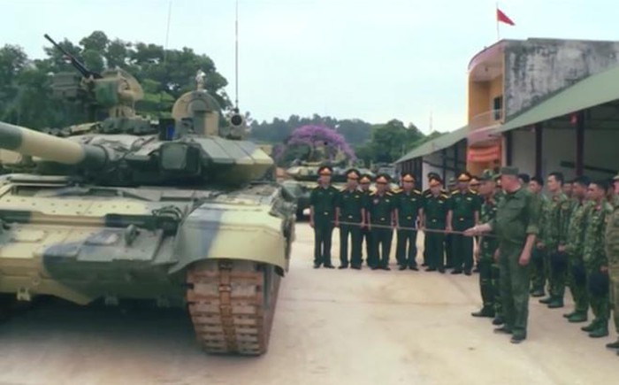 Việt Nam đã có nhiều nỗ lực nhằm hiện đại hóa các thiết bị cũ. Ví dụ T-54M3 được trang bị thêm lớp bảo vệ, hệ thống điều khiển hỏa lực hiện đại hơn với máy đo xa laser và bộ ổn định hai mặt phẳng, cũng như động cơ tăng công suất.