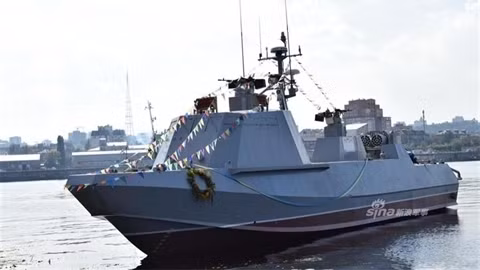 Quân đội Ukraine cho rằng chiếc Centaurus là sản phẩm do nền công nghiệp quốc phòng nước này tự thiết kế và thi công, nó có hiệu suất tác chiến cao nhất thế giới, thậm chí vượt trội cả đối thủ là xuồng cao tốc lớp Raptor của Nga.