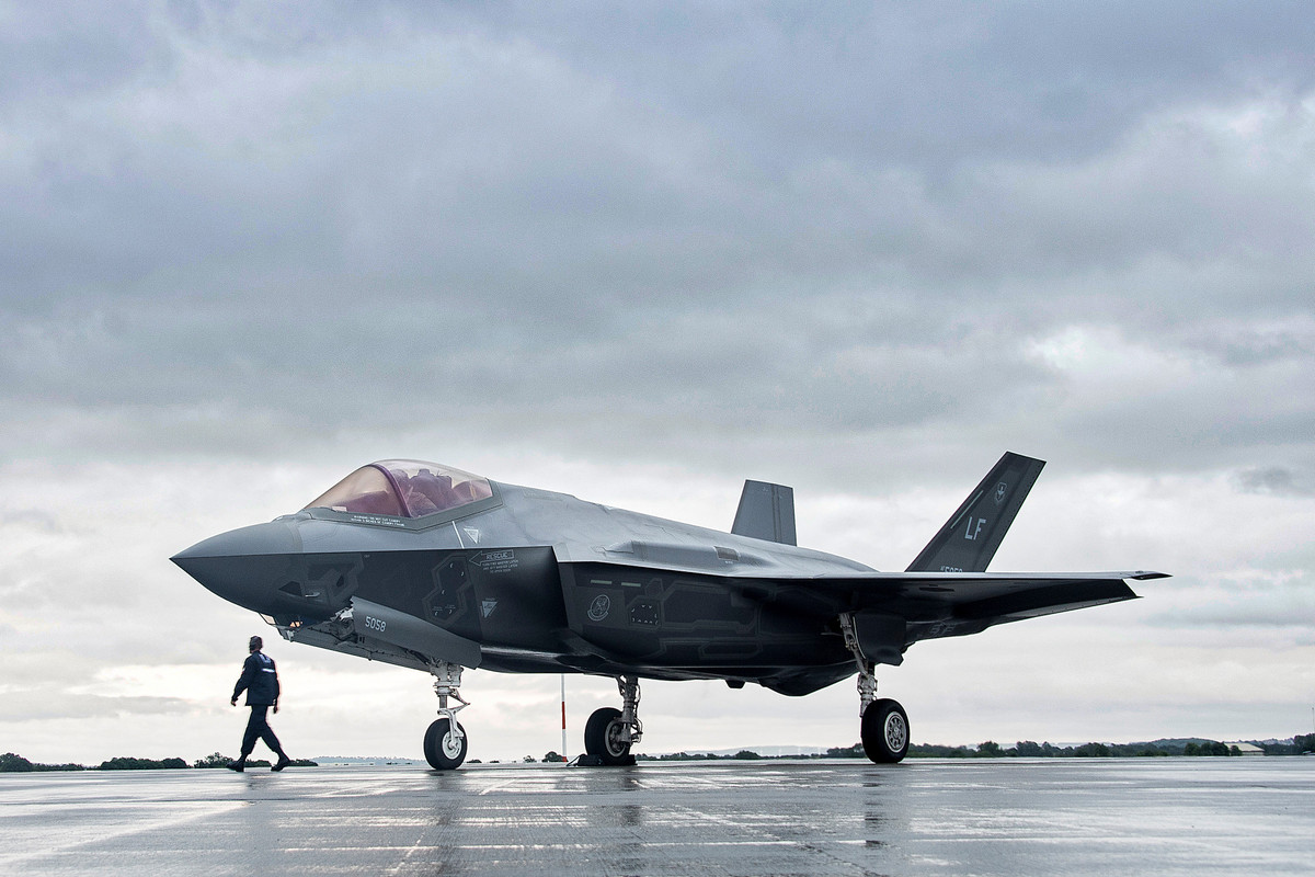 "Kết quả của việc bẻ khoá thành công hệ thống phòng không Nga đó là tiêm kích tàng hình F-22 và F-35 sẽ có thể bay tới không phận Nga, trong khi radar của S-400 không thể phát hiện ra chúng”.