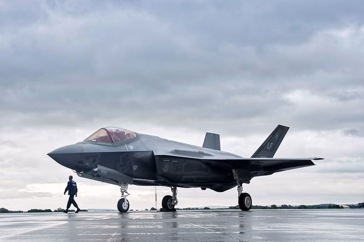 "Kết quả của việc bẻ khoá thành công hệ thống phòng không Nga đó là tiêm kích tàng hình F-22 và F-35 sẽ có thể bay tới không phận Nga, trong khi radar của S-400 không thể phát hiện ra chúng”.