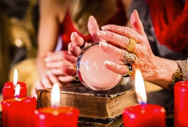 Họ là những người sẽ bỏ ra một khoản tiền kha khá để cúng trừ tà ma hoặc tin sái cổ vào những câu chuyện kì bí. Và bởi chính sự nhạy cảm của Song Ngư, họ cũng là những người dễ rơi vào những trường hợp mà khoa học không giải thích nổi. 