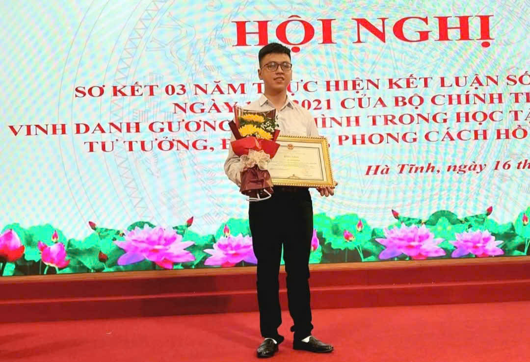 Nam sinh khiem thi Do Nam Khanh: Lan toa anh sang tu bong toi-Hinh-3