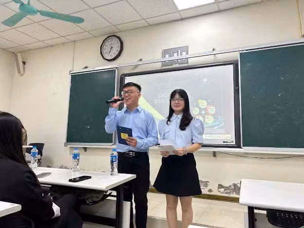 Nam sinh khiem thi Do Nam Khanh: Lan toa anh sang tu bong toi-Hinh-4