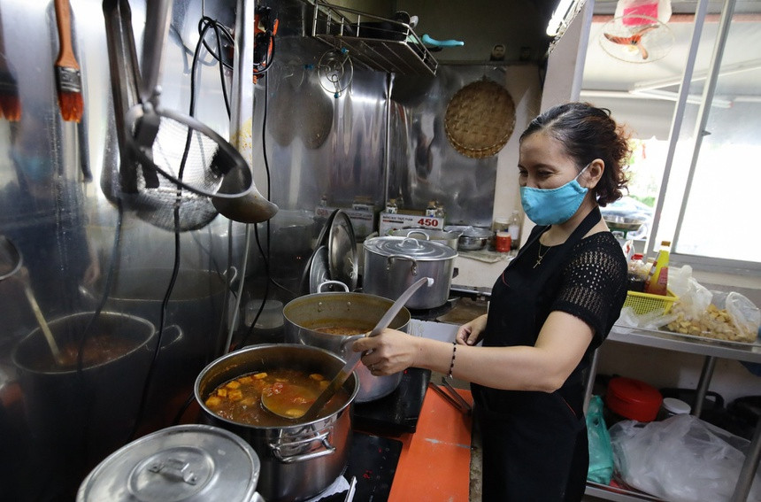 Gia xang va gas len cao, hang an dong loat tang gia