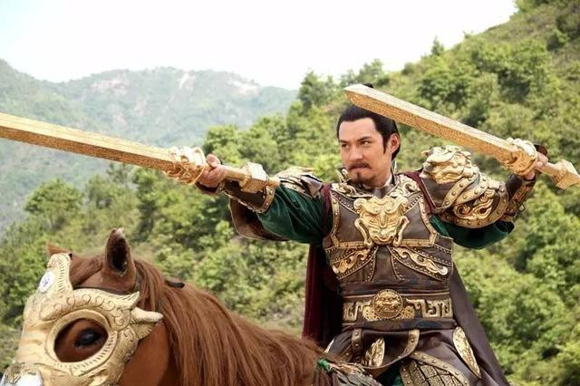 Theo kết quả nghiên cứu của các chuyên gia, giản là vũ khí trông giống như giáo nhưng có kích thước ngắn hơn. Nó thường được sử dụng theo 1 cặp.