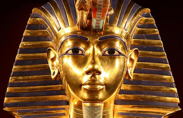 Nhà Ai Cập học Joyce Tyldesley cho rằng, Tutankhamun có lý do để chôn cất 2 con gái trong lăng mộ của mình. Theo ông, nhà vua Ai Cập này hoàn toàn đủ khả năng để xây ngôi mộ riêng cho 2 tiểu công chúa. Tuy nhiên, ông không làm như vậy có thể là vì lý do tôn giáo.