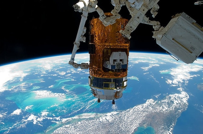 Những số liệu này cho thấy gần 3.000 vệ tinh không còn hoạt động vẫn đang bay quanh Trái đất cùng với những mảnh vỡ lớn và nguy hiểm như thân tên lửa ở tầng trên.