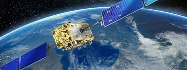 Vào tháng 1/2021, NASA công bố báo cáo cho thấy có ít nhất 26.000 mảnh rác thải vũ trụ quay quanh Trái Đất có kích thước bằng một quả bóng mềm - đủ lớn để phá hủy một vệ tinh.