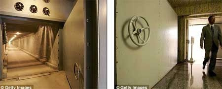 Sau khi hoàn thành, boongke được bảo vệ bởi các bức tường bê tông dày 0.9m và có hệ thống thông khí bên trong. Công trình cũng được thiết kế để lọc bụi phóng xạ nguy hiểm.