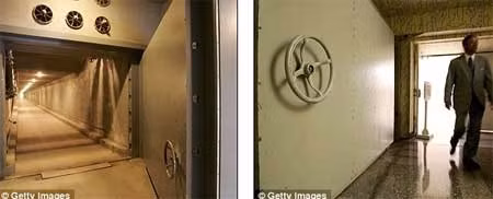 Sau khi hoàn thành, boongke được bảo vệ bởi các bức tường bê tông dày 0.9m và có hệ thống thông khí bên trong. Công trình cũng được thiết kế để lọc bụi phóng xạ nguy hiểm.