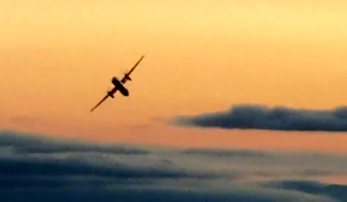 Người phi công đã cố gắng sửa máy bay và tìm cách trở về căn cứ. Tuy nhiên, quãng đường hơn 2.000 km quá dài khiến nó không thể đến nơi an toàn.