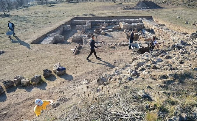 Nhà khảo cổ Ersin cho biết thêm rằng, các chuyên gia tiếp tục nghiên cứu nhằm làm sáng tỏ các hoạt động của đế chế La Mã ở khu vực Tây Biển Đen.