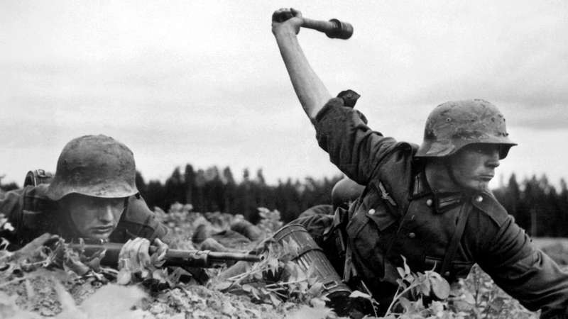 Theo đó, khoảng 400.000 binh sĩ phát xít Đức bị cầm chân ở Courland Pocket. Dù vậy, đội quân của Hitler vẫn nắm quyền kiểm soát cảng Libava (nay là Liepaja) và Ventspils trước khi tiến sâu vào lãnh thổ Latvia.