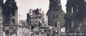 Cụ thể, trong cuộc tấn công quy mô lớn của Hồng quân Liên Xô ở Baltic vào giữa tháng 10/1944, Cụm Tập đoàn quân Bắc của Đức quốc xã bị cắt đứt ở Courland, phía tây Latvia.