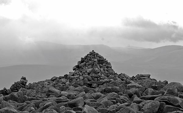 Trước sự việc bí ẩn này, một số người đã đến khu vực núi Ben Macdui nhằm tìm kiếm các manh mối để "tóm" được "quái vật" màu xám khiến nhiều người sợ hãi.