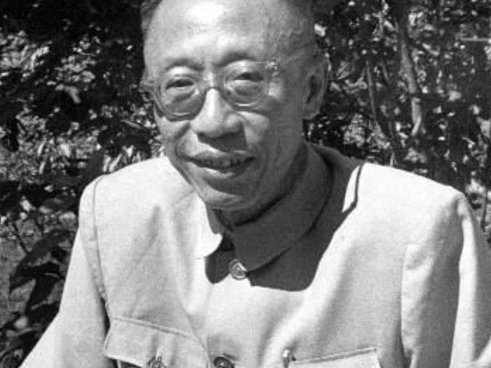 Một giả thuyết khác suy đoán hoàng hậu Uyển Dung có thể đã quá chủ động trong đêm động phòng trong khi hoàng đế Phổ Nghi mất khả năng sinh lý. Vì vậy, đêm tân hôn giữa hai người không diễn ra suôn sẻ.