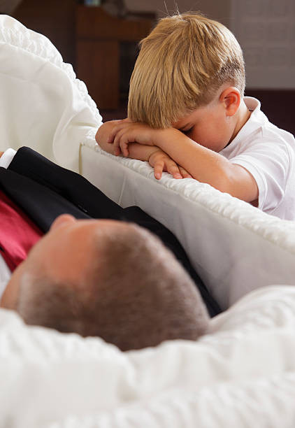 Khi nhiệt độ cơ thể giảm dần, các sợi protein bị khóa tại chỗ khiến các bộ phận trên cơ thể như mí mắt, hàm, cổ... trở nên co cứng lại.